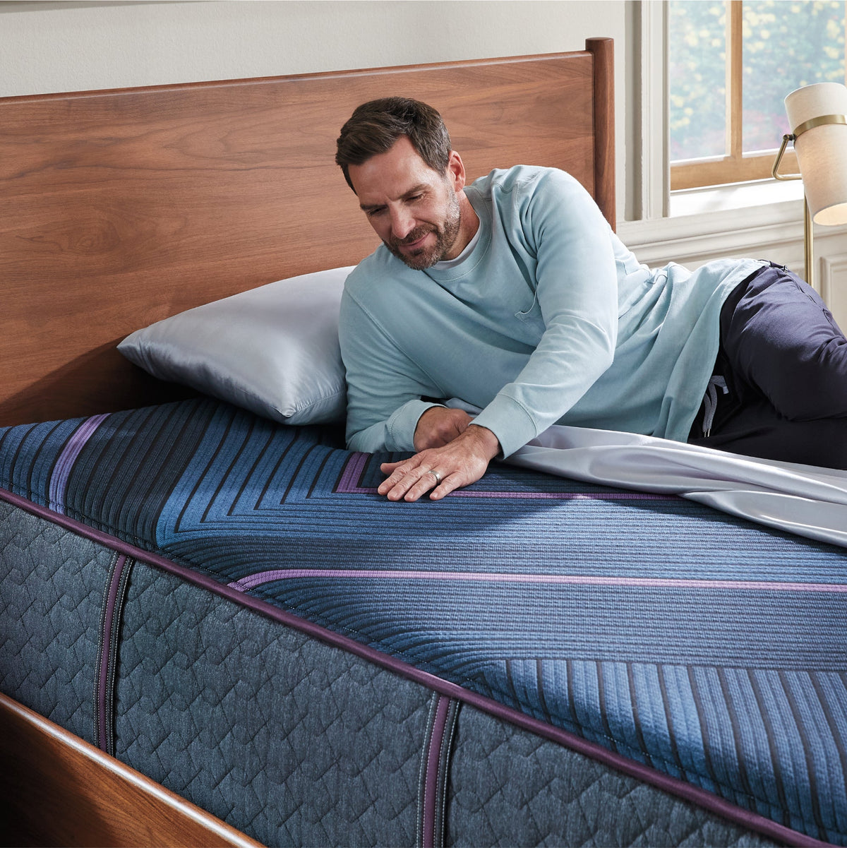 Beautyrest World Class Hybrid Level Three Medium Tight Top Mattress